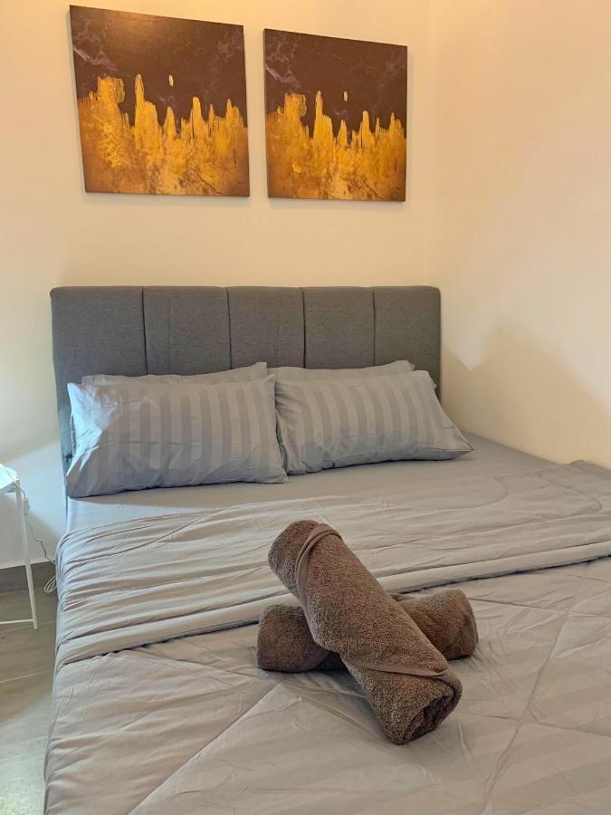 Netflix Two Bedroom Troika 182 *